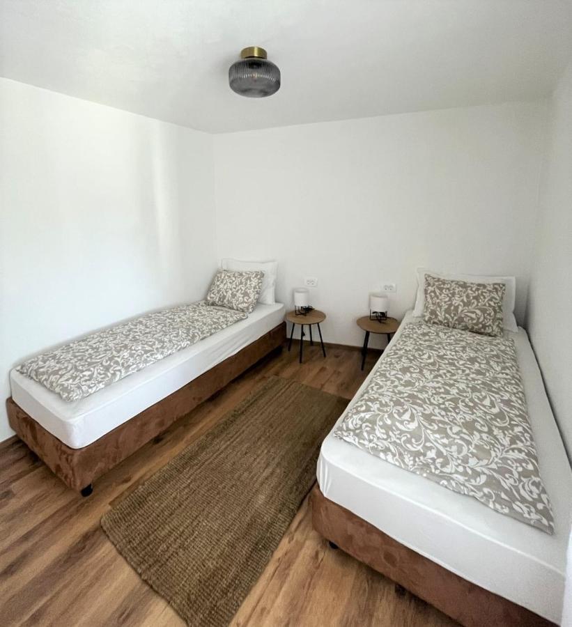 Apartment Lorun 47 Tar-Vabriga Екстер'єр фото