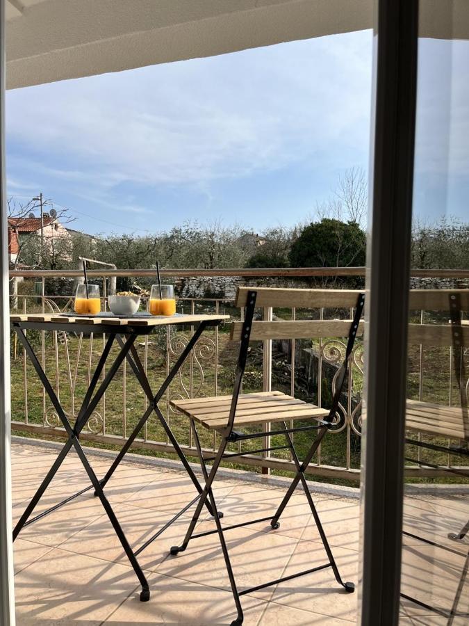 Apartment Lorun 47 Tar-Vabriga Екстер'єр фото